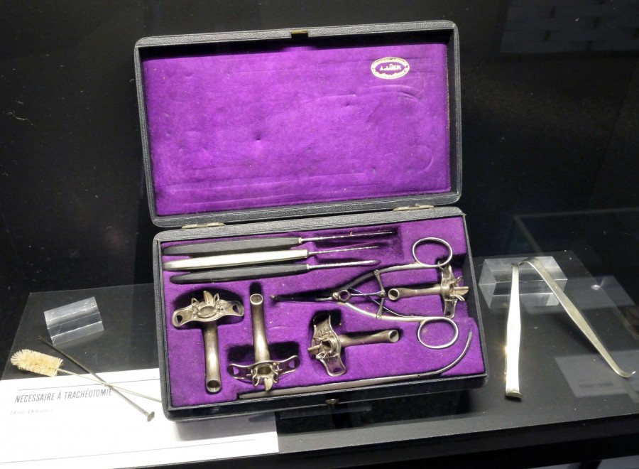 Ncessaire  trachotomie