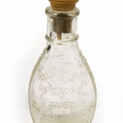 Biberon gradu, verre, bois, lige (Marseille, Mucem, inv. n  1979.49.36.1-4)