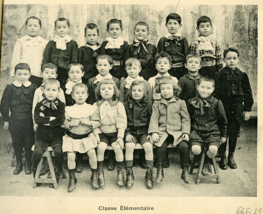 Anonyme, les lves de la classe lmentaire au pensionnat du Sacr-Coeur, 22 rue Barthlemy  Marseille (pour garons), [1904-1905], tirage original en album (AMM, 66 Fi 29)