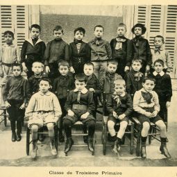 Anonyme, les lves de la classe de troisime primaire au pensionnat du Sacr-Coeur, 22 rue Barthlemy  Marseille (pour garons), [1904-1905], tirage original en album (AMM, 66 Fi 30)