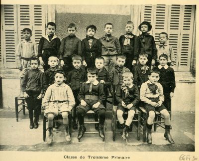 Anonyme, les lves de la classe de troisime primaire au pensionnat du Sacr-Coeur, 22 rue Barthlemy  Marseille (pour garons), [1904-1905], tirage original en album (AMM, 66 Fi 30)