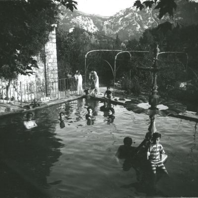 ANONYME, baignade dans le bassin d'une bastide (AMM, 16 Fi 471)