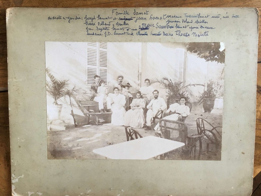 ANONYME, la famille Samat-Moutte sur la terrasse (coll. part.)