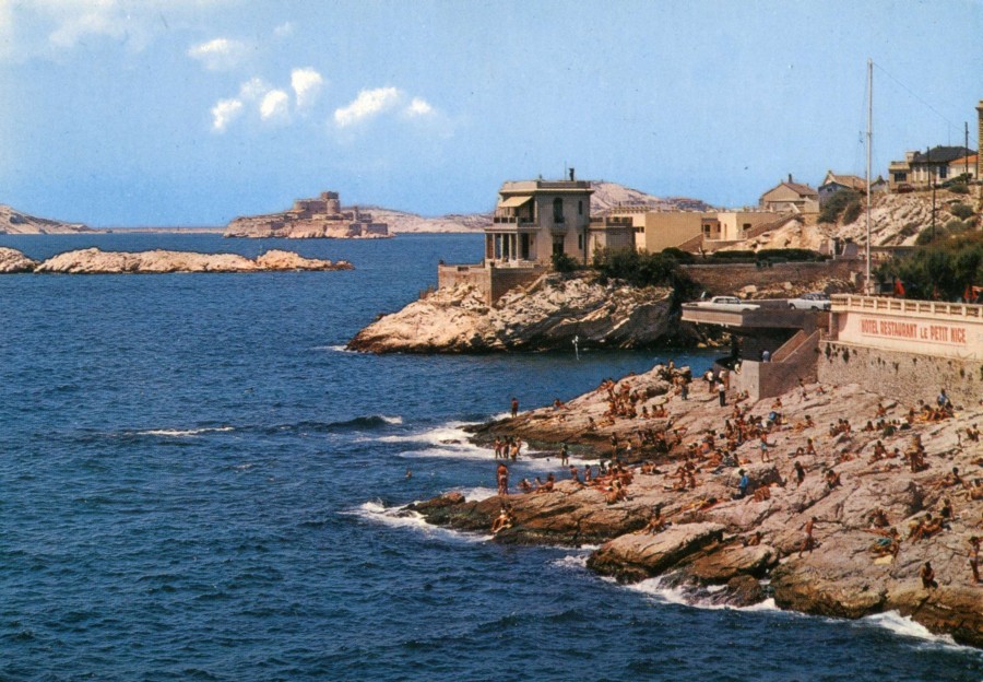 ANONYME, les rochers de l'anse de la Fausse Monnaie, [annes 1960-1970], carte postale couleur (AMM, 15 Fi 177)