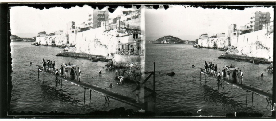 ANONYME, les bains du Petit Pavillon sur la Corniche (?), [annes 1920 ?], photographie ngative sur plaque de verre (AMM, 19 Fi 2166)