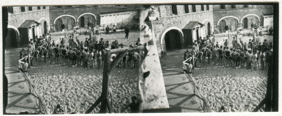 ANONYME, jeux sur la plage des Catalans, [XXeme sicle], photographie ngative sur plaque de verre (AMM, 19 Fi 2175)