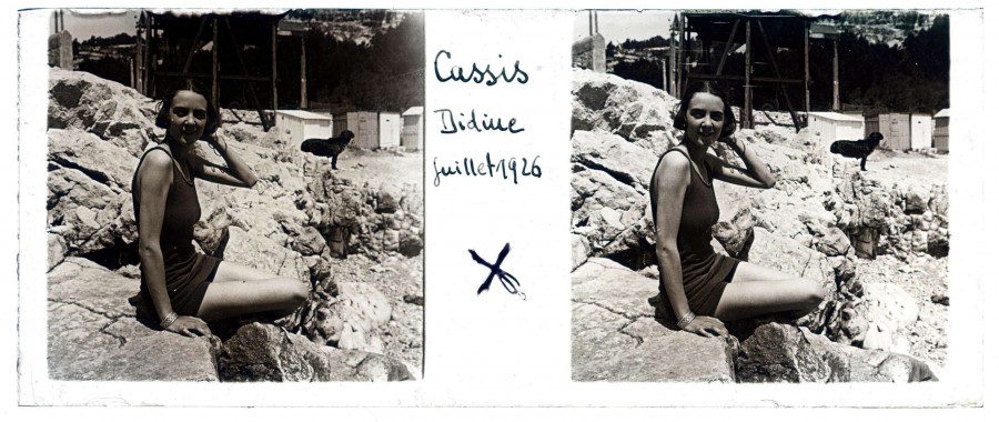 Andr CHEVROT (1901-1991), Didine sur les rochers  Cassis, [juillet 1926], photographie stroscopique positive sur plaque de verre 45 x 107 mm (AMM, 91 Fi 752)
