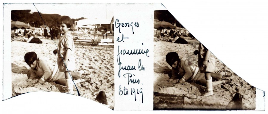 Andr CHEVROT (1901-1991), Jeanine et Georges jouant sur la plage de Juan-les-Pins, [t 1929], photographie stroscopique positive sur plaque de verre 45 x 107 mm (AMM, 91 Fi 886)