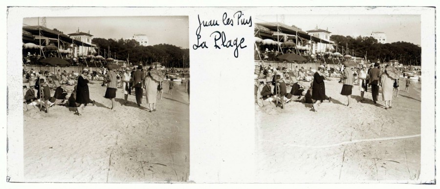 Andr CHEVROT (1901-1991), la foule et les promeneurs sur la plage de Juan-les-Pins, [Pques 1930], photographie stroscopique positive sur plaque de verre 45 x 107 mm (AMM, 91 Fi 934) 
